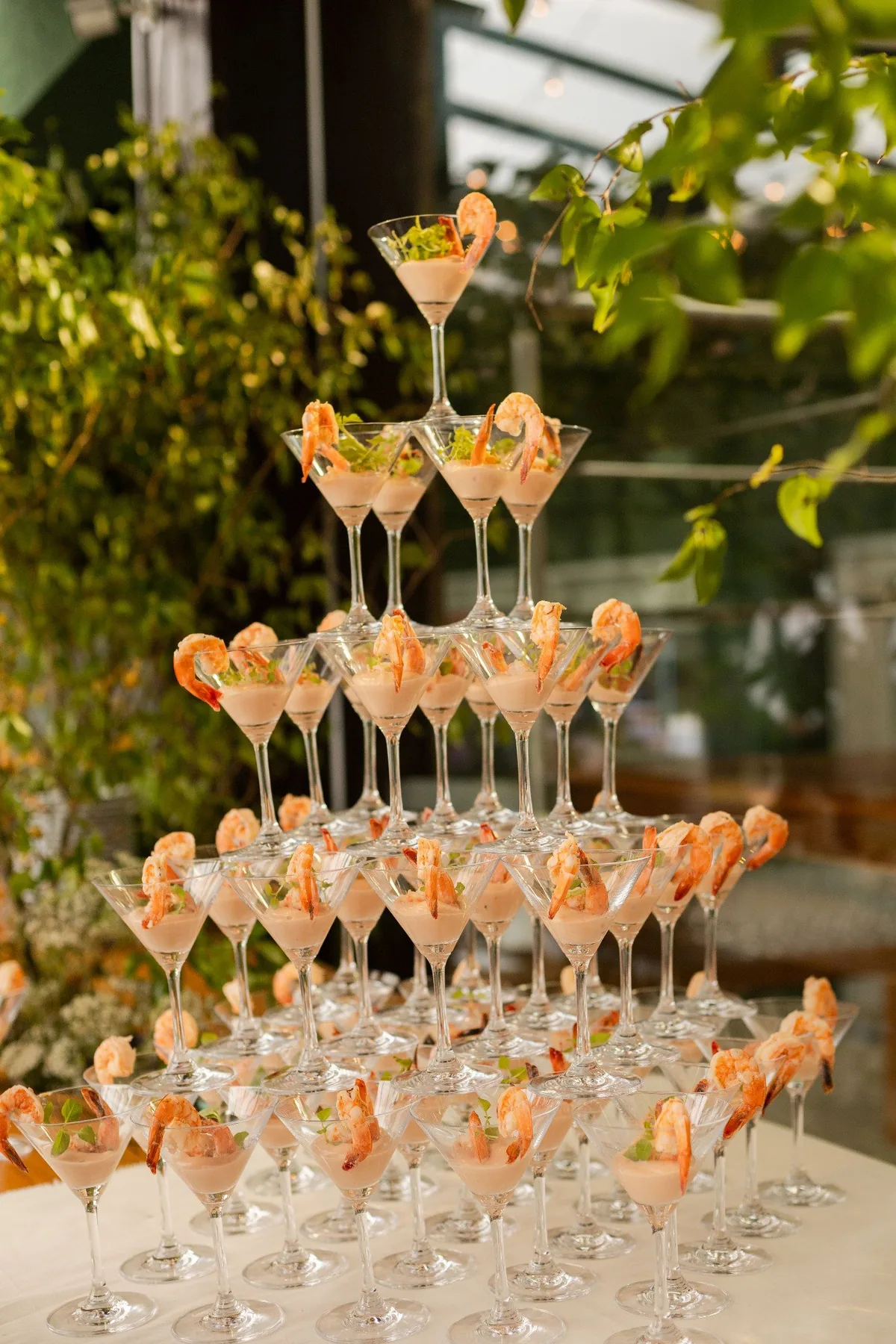 Elegante Gläser beim Sektempfang einer Hochzeit